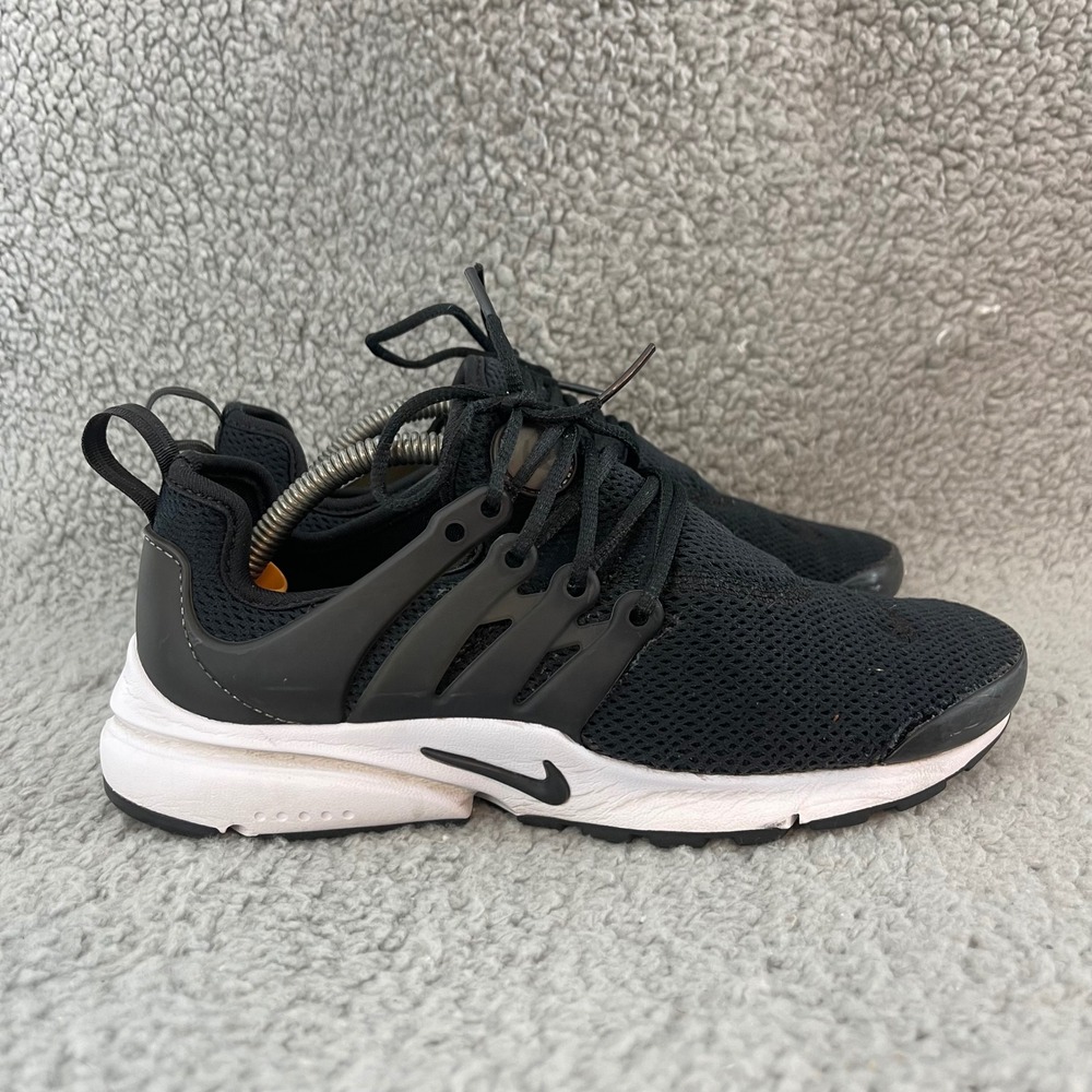 Nike Women’s Black and White Sneakers